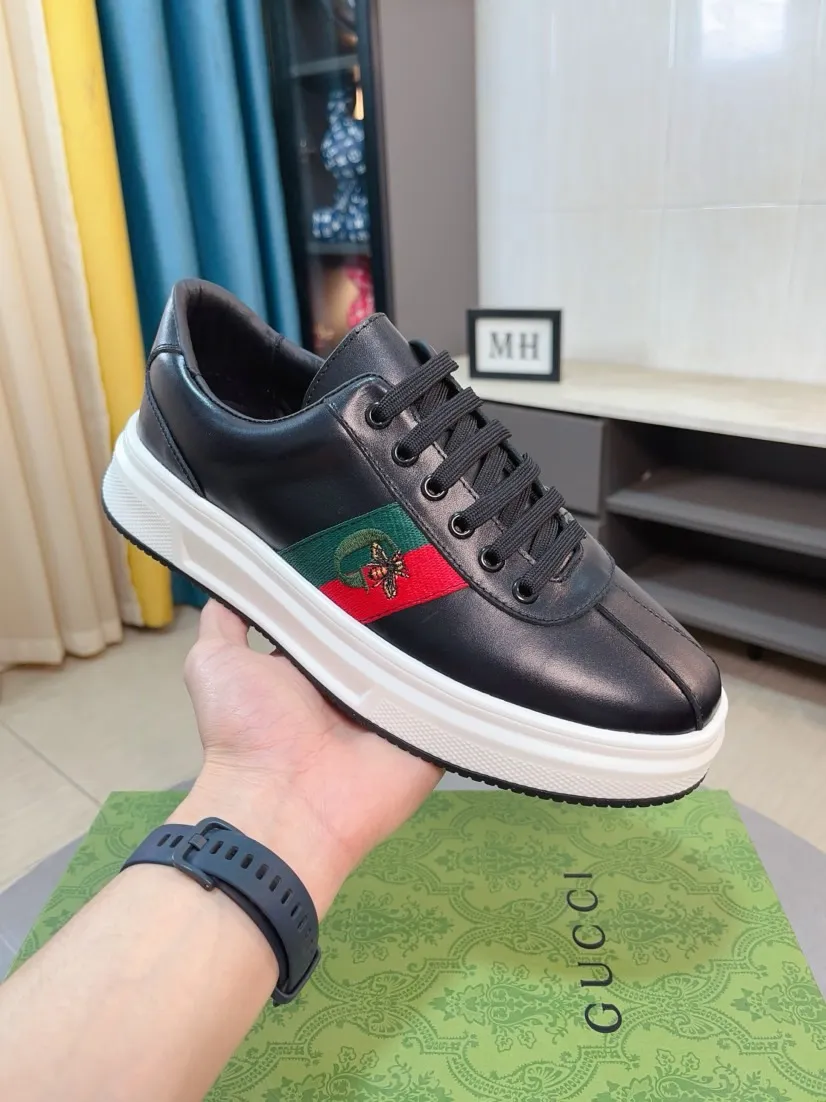 Factory price 420🌹🌹GUCCI [Gucci] New high-end brand of men's shoes, the latest fashionable casual men's shoes, trendy and versatile, relaxed and sporty style, uppers imported from Italy, first-layer cowhide, genuine leather lining and ultra-fine workmanship. Original personalized fashionable rubber wear-resistant outsole, light and comfortable on the foot, size 38-44